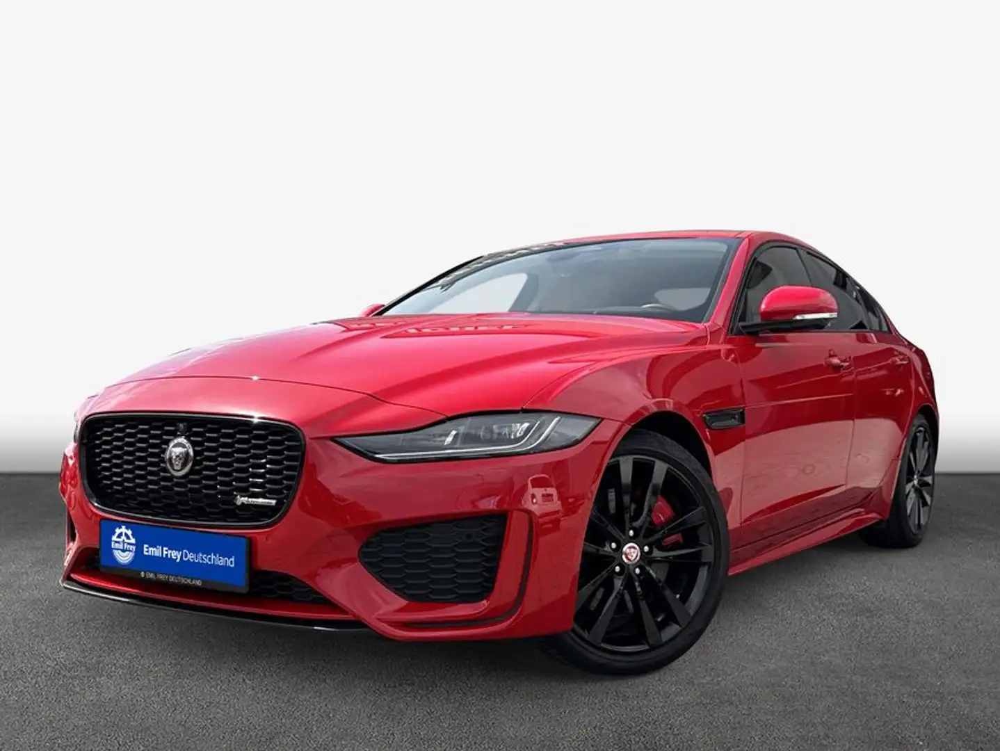 Jaguar XE P300 AWD Aut. R-Dynamic SE Червоний - 1