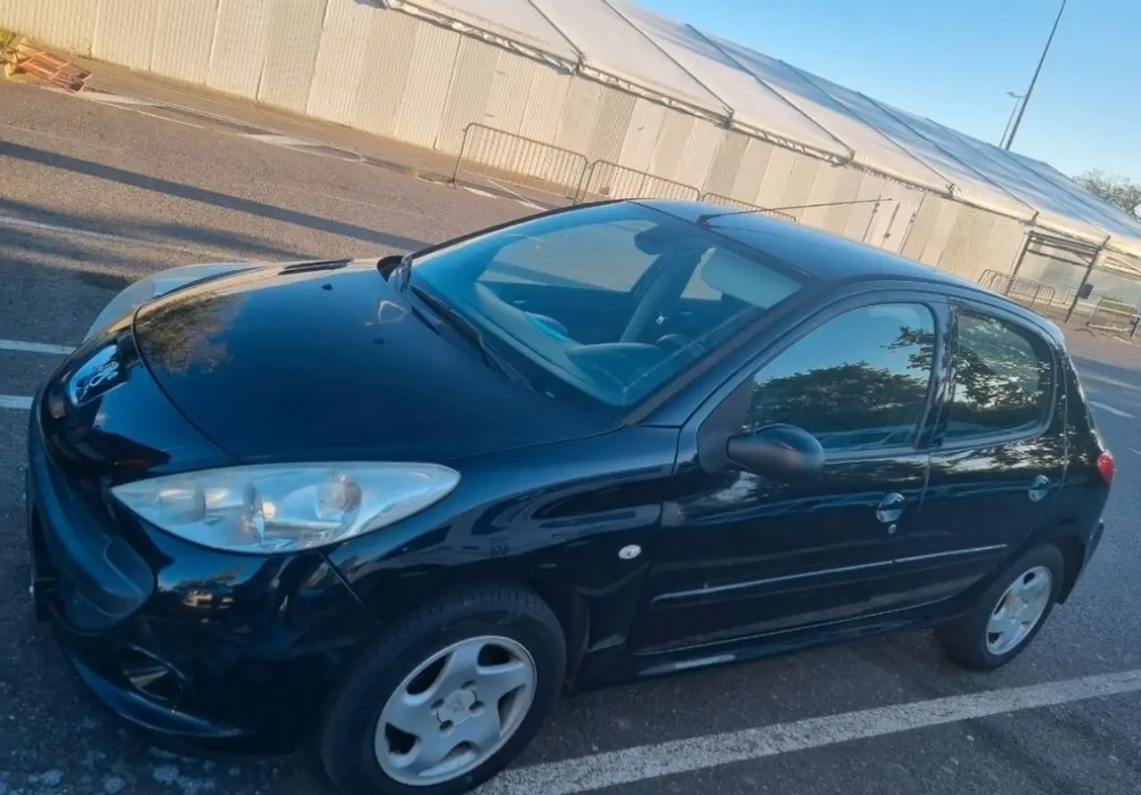 Peugeot 207 1.4e 75ch Urban