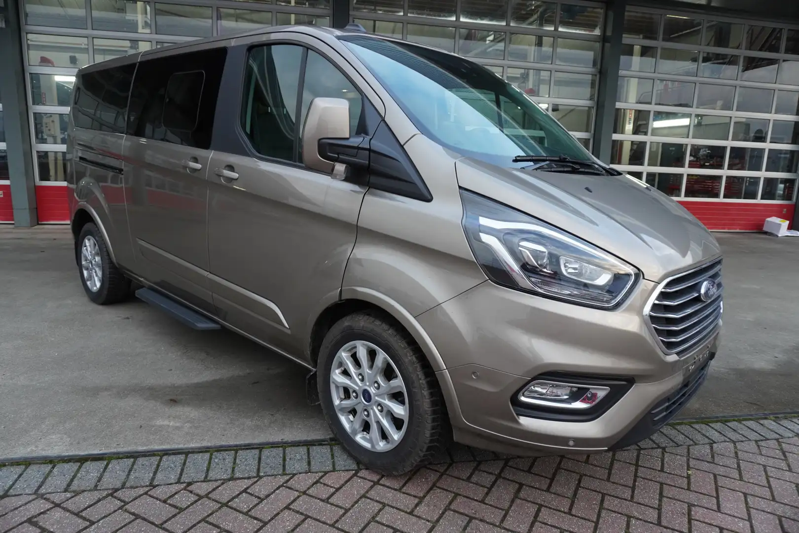 Ford Transit Custom Tourneo 320L 2.0 TDCI 150PK L2H1 Personenbus Limit Beżowy - 1