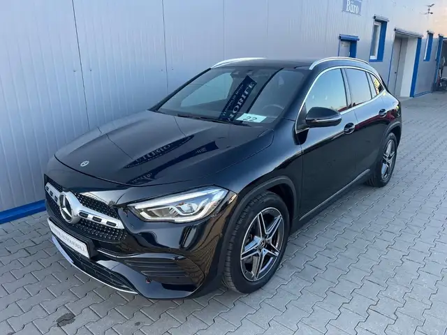 Mercedes-Benz GLA 250 4MATIC 8G AMG-LINE PANORAMA LED KAMERA