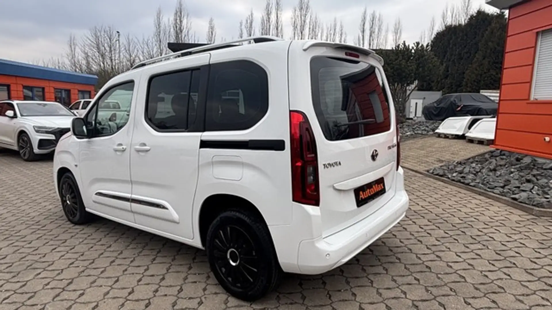Toyota Proace City Verso L1 7 Sitze SHZ Klima Sh gepfl. Weiß - 2