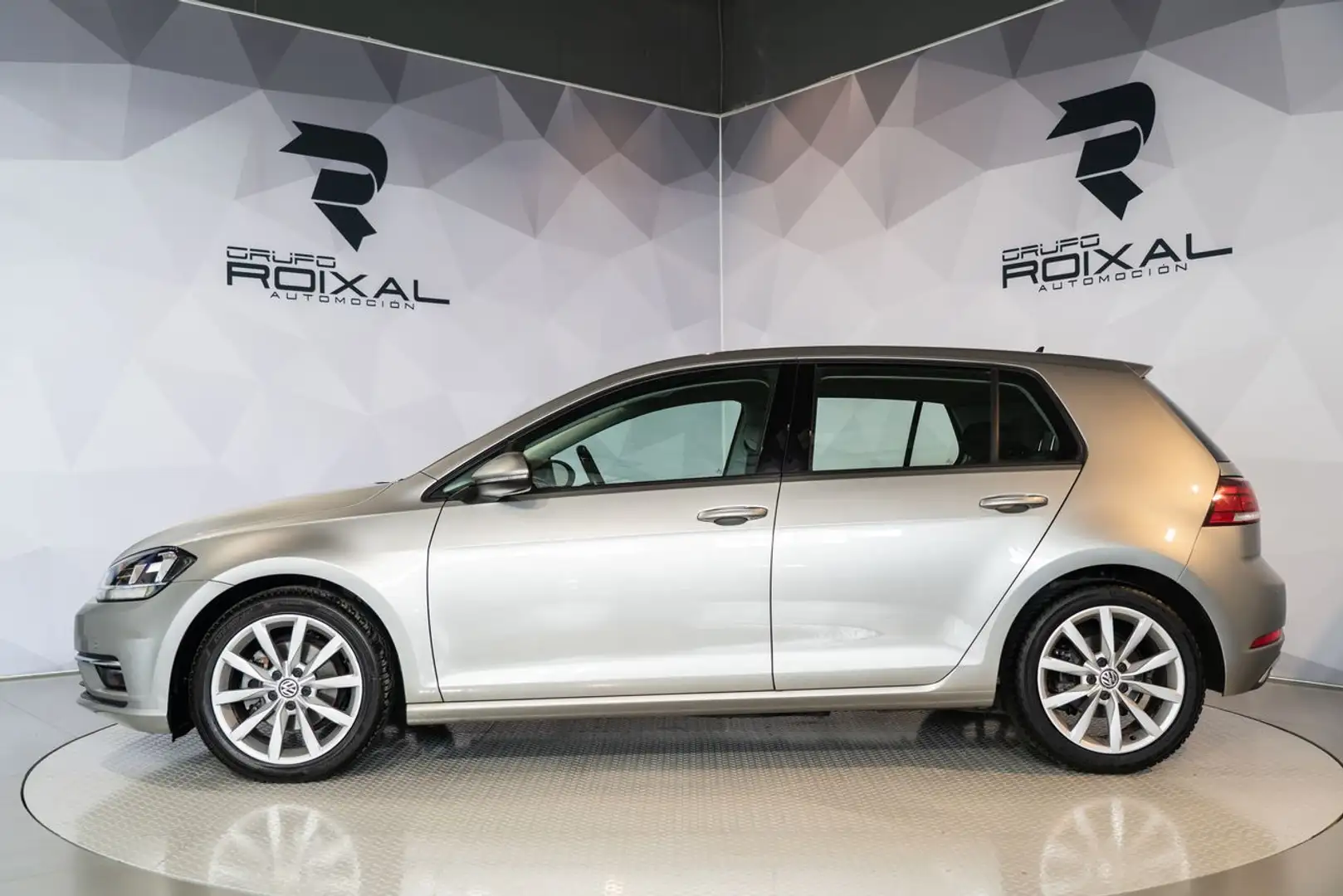 Volkswagen Golf 2.0TDI Advance 110kW Gris - 2