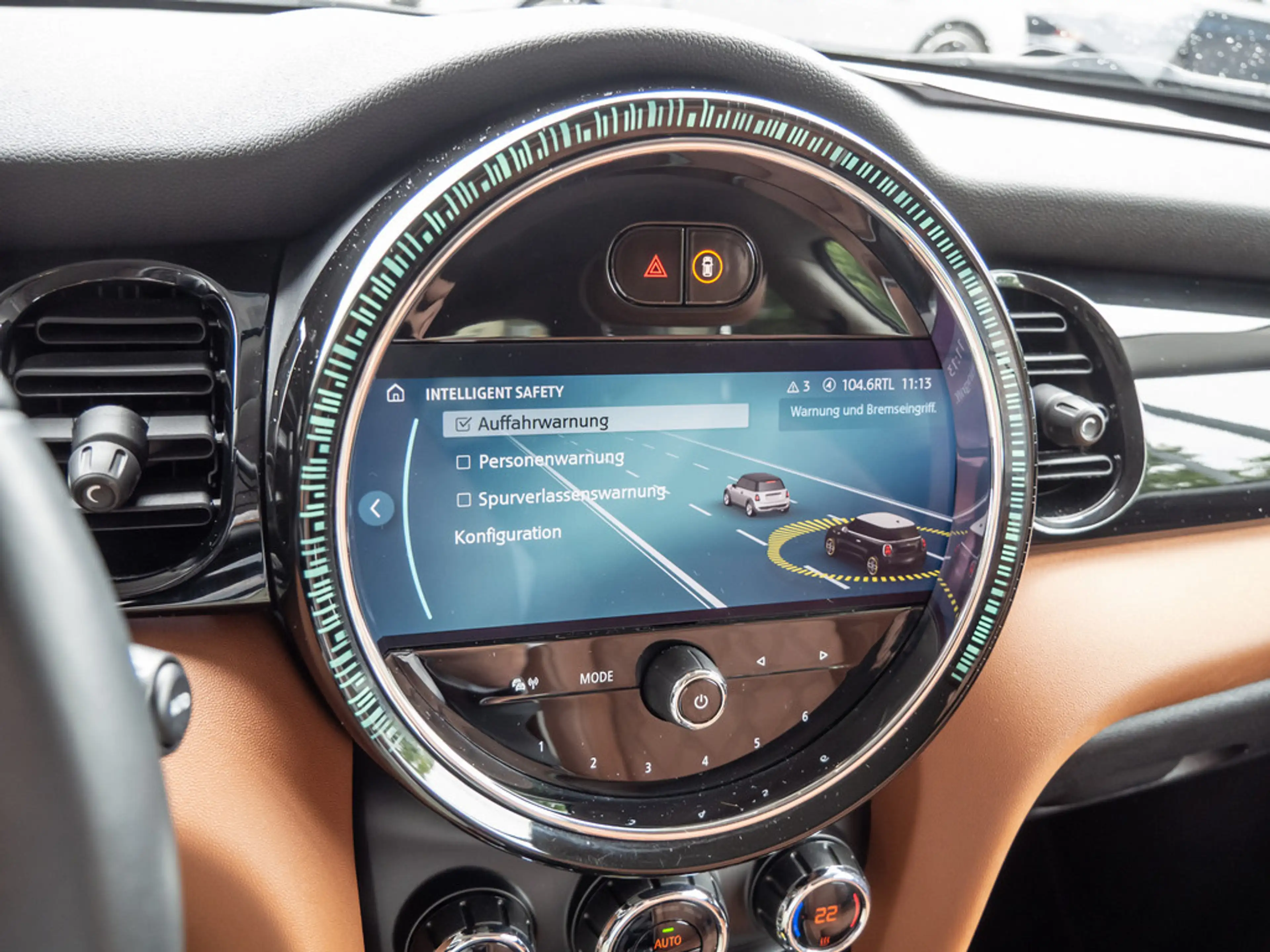 MINI Cooper SE Classic Trim PDC SHZ LEDER NAVI LED — photo 12