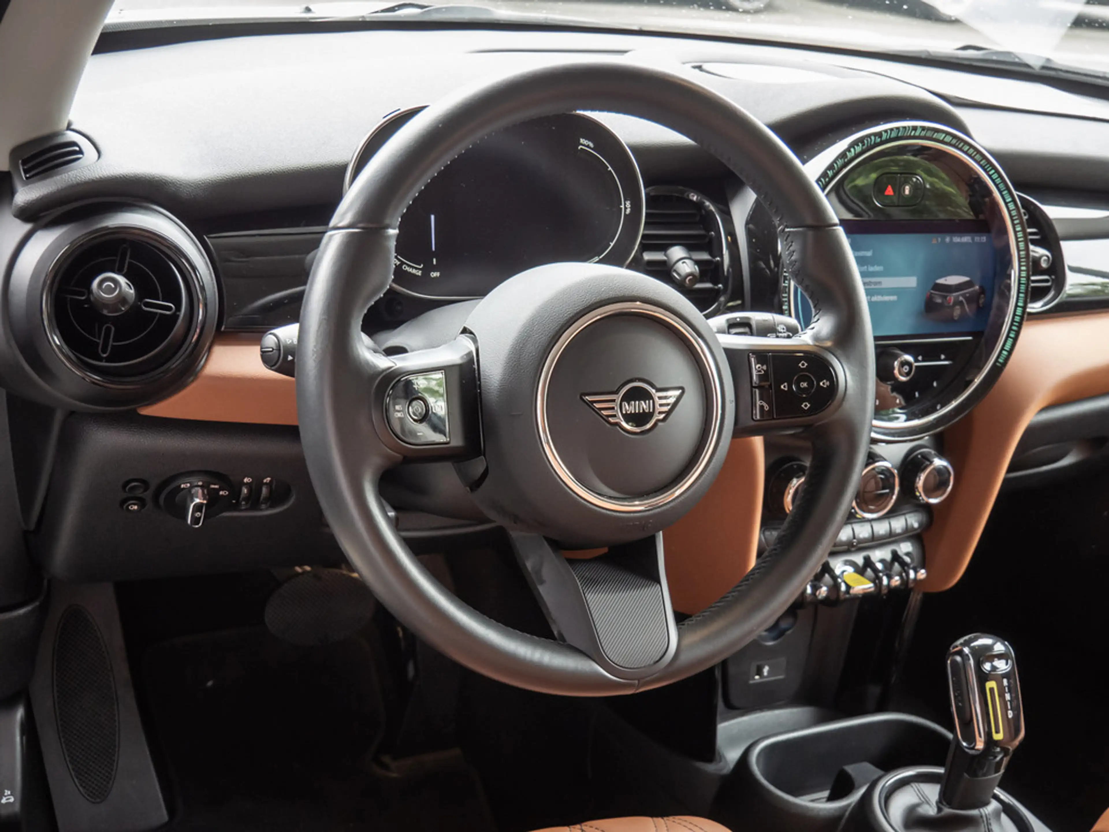 MINI Cooper SE Classic Trim PDC SHZ LEDER NAVI LED — photo 10