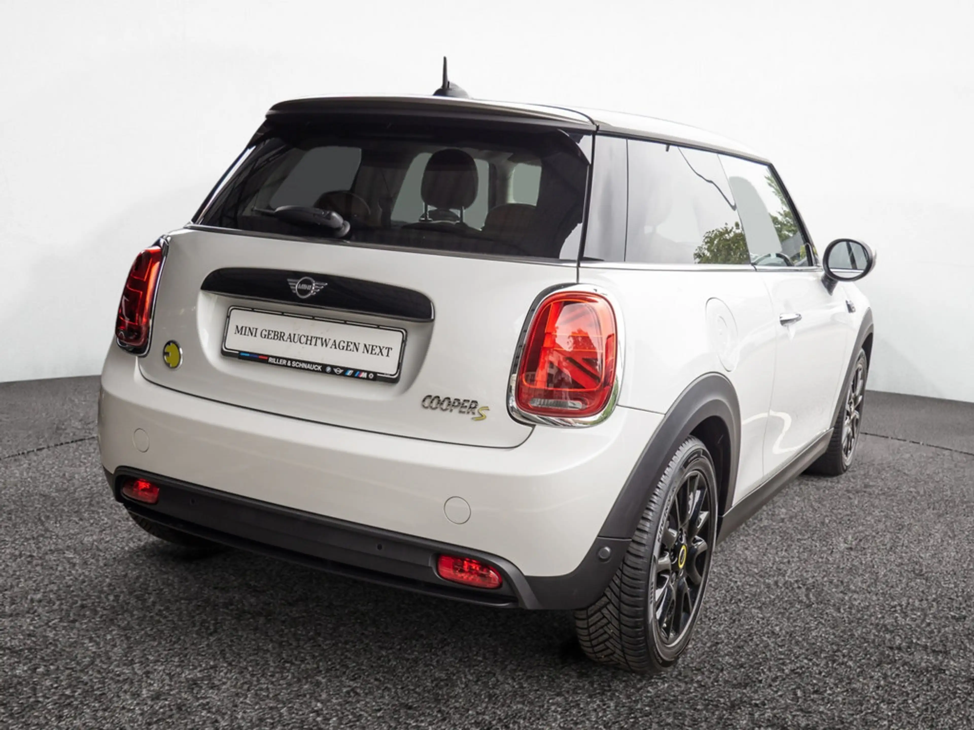 MINI Cooper SE Classic Trim PDC SHZ LEDER NAVI LED — photo 3
