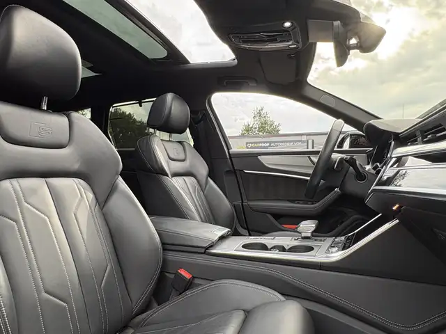 Audi A6 view 11