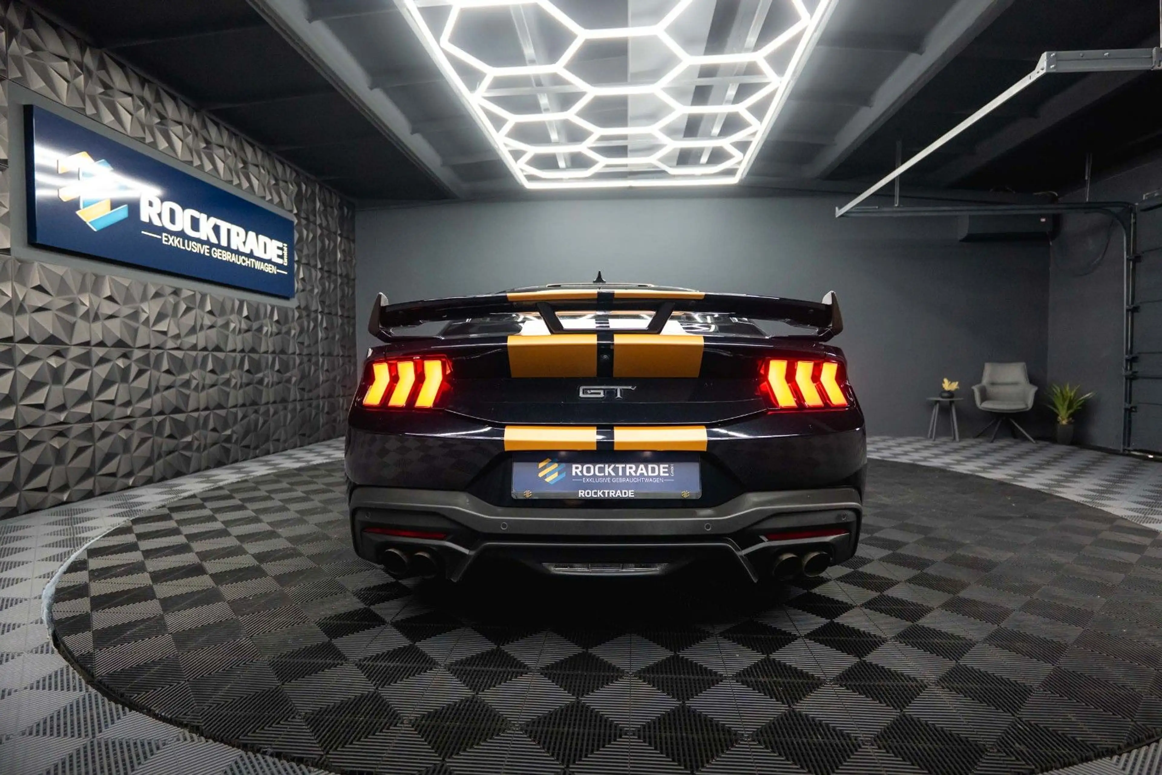 Ford Mustang Fastback 5.0 Ti-VCT V8 Dark Horse 6-Gang — photo 14