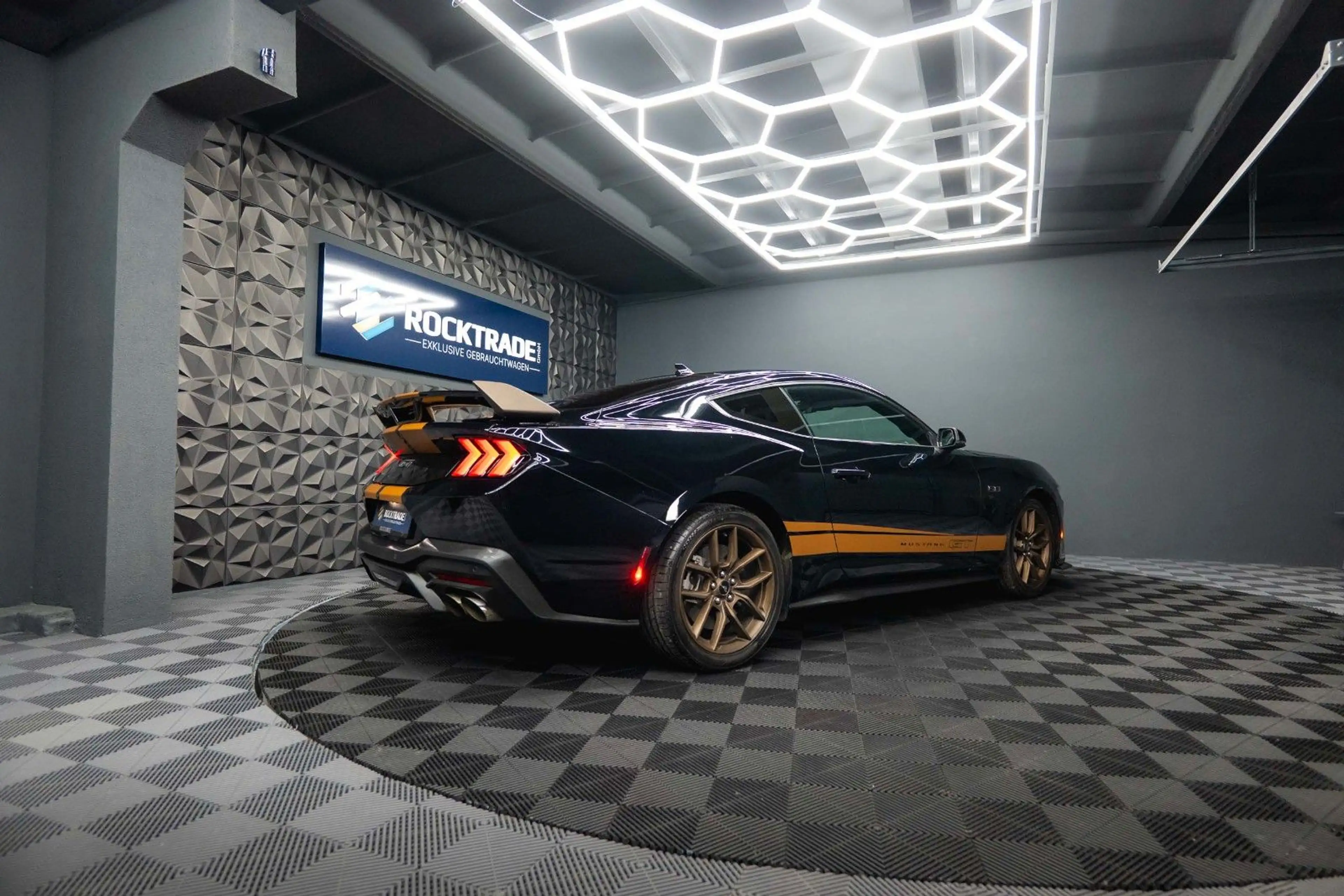 Ford Mustang Fastback 5.0 Ti-VCT V8 Dark Horse 6-Gang — photo 12