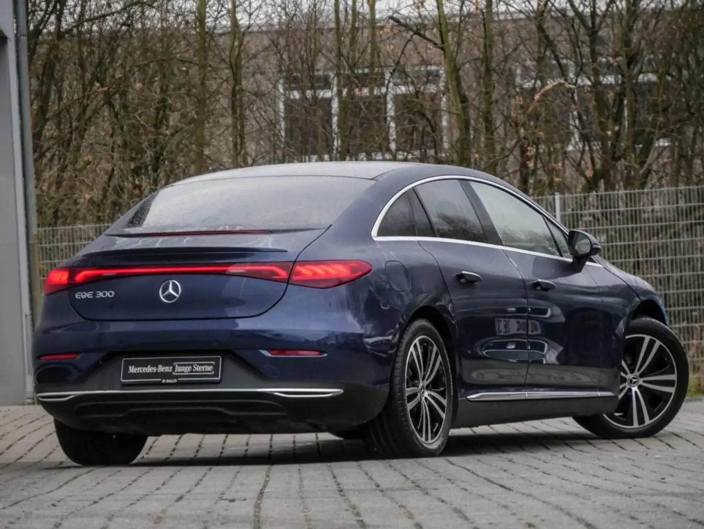 Mercedes-Benz EQE 300 Electr-Art/Pano/Burm/Digital/Distr/Memo Bleu - 2
