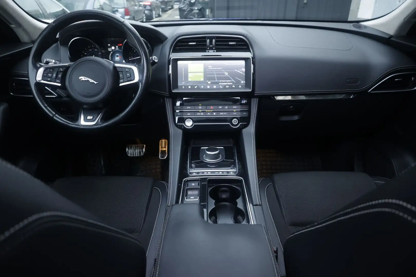 Jaguar F-Pace Jaguar F-Pace 2.0 D 240 CV AWD aut. R-Sport Unico Blau - 2