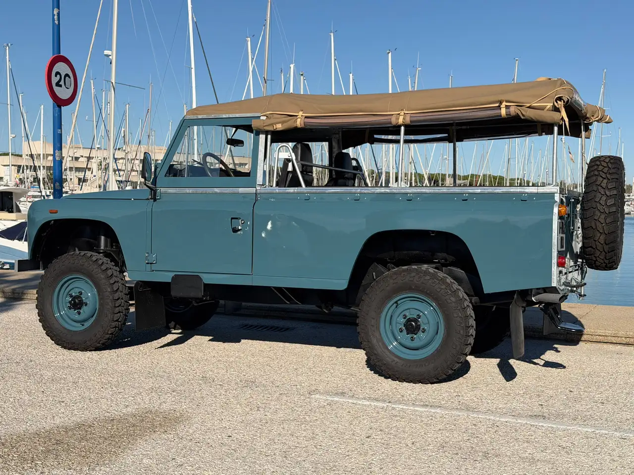 Land Rover Defender 110 Pick Up, foto 3