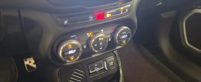 Jeep Renegade view 13