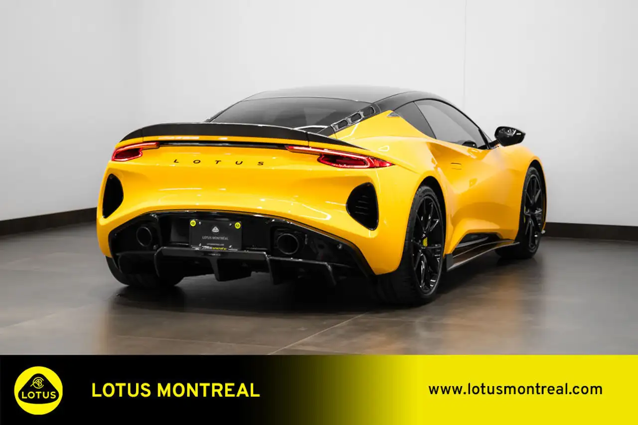 Lotus Emira снимка Lotus Emira