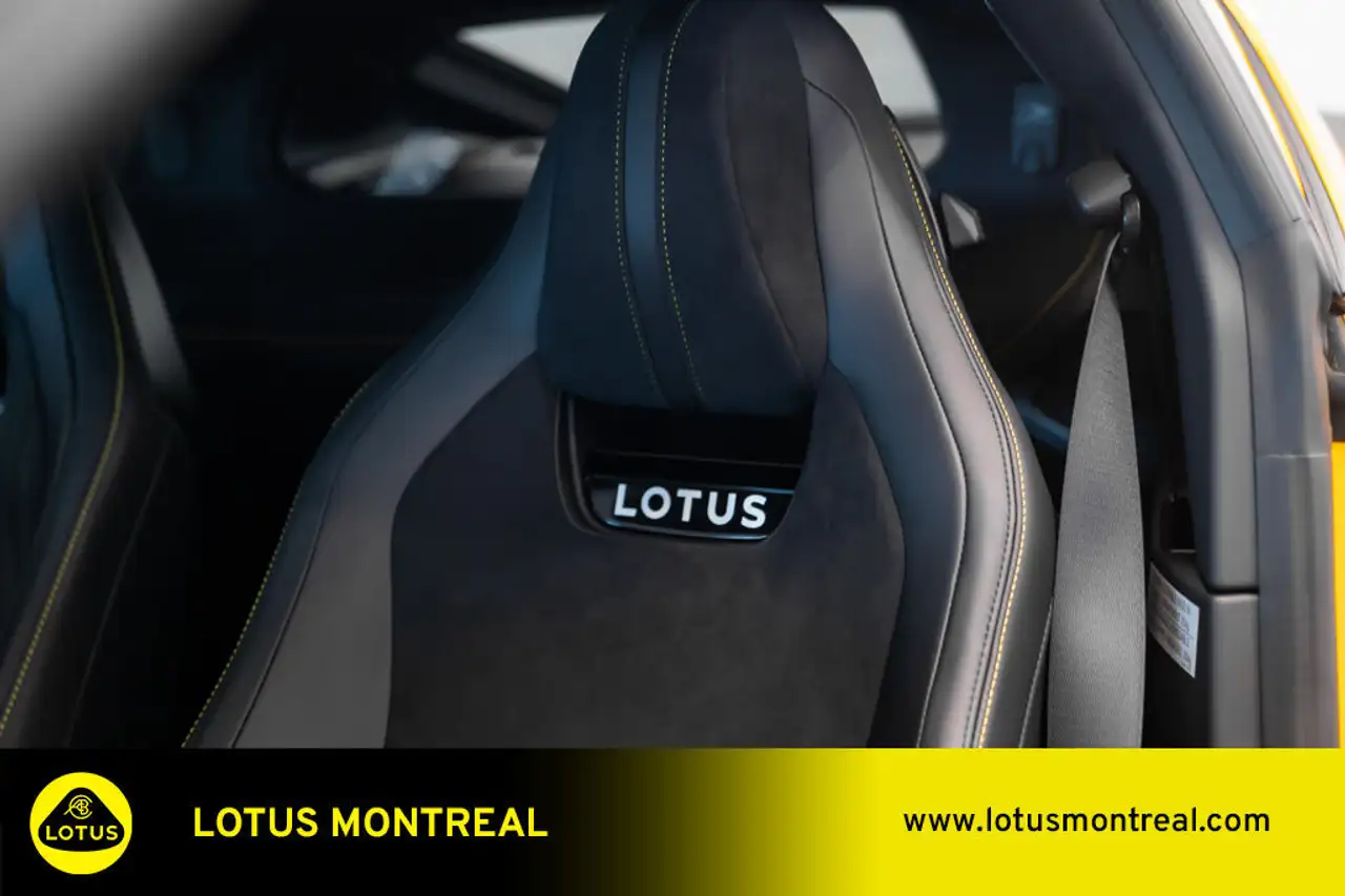 Lotus Emira снимка Lotus Emira