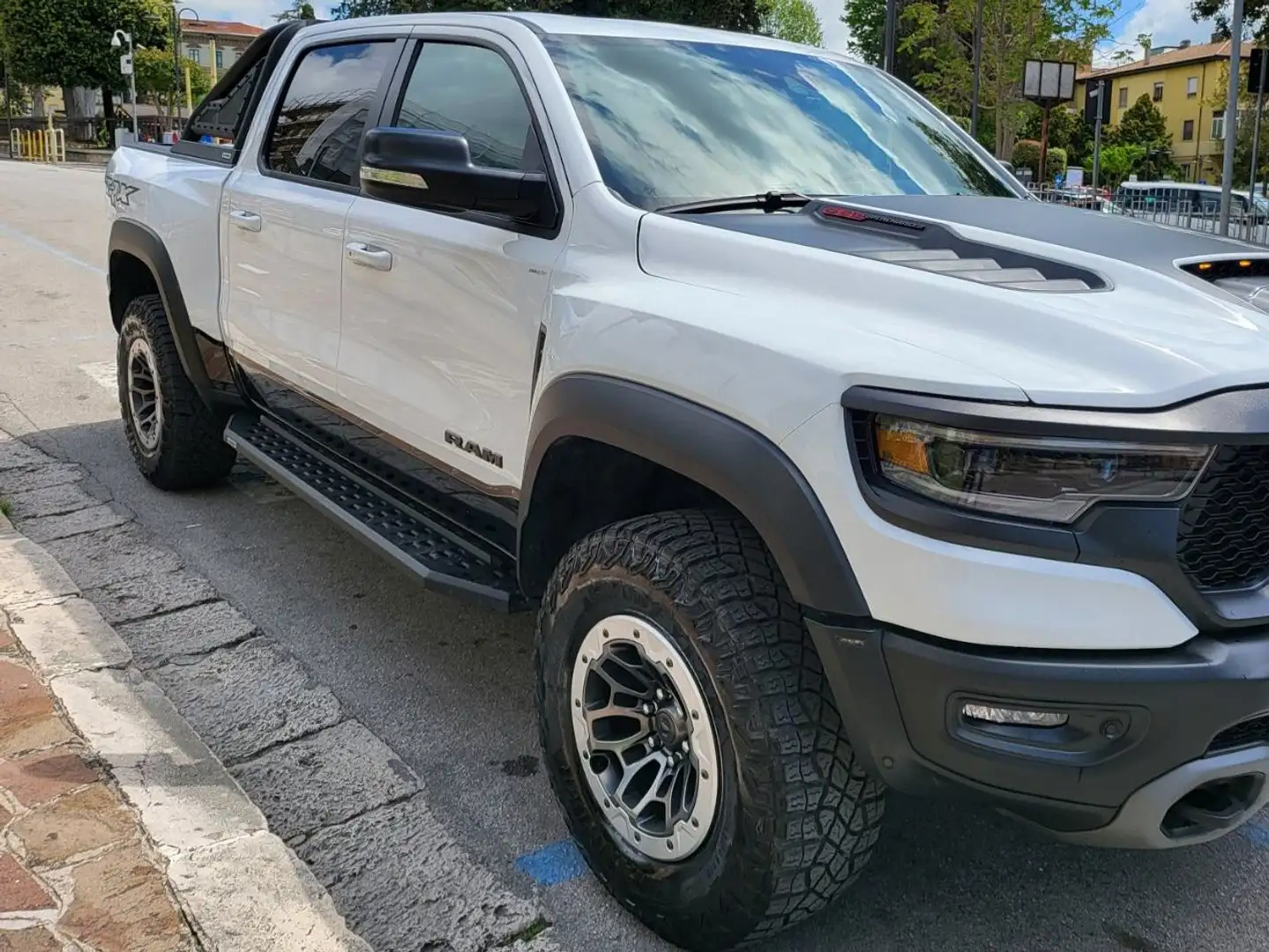 Dodge RAM Ram 1500 4x4 2022 1500 6.2 V8  TRX 702cv at8 Bianco - 1