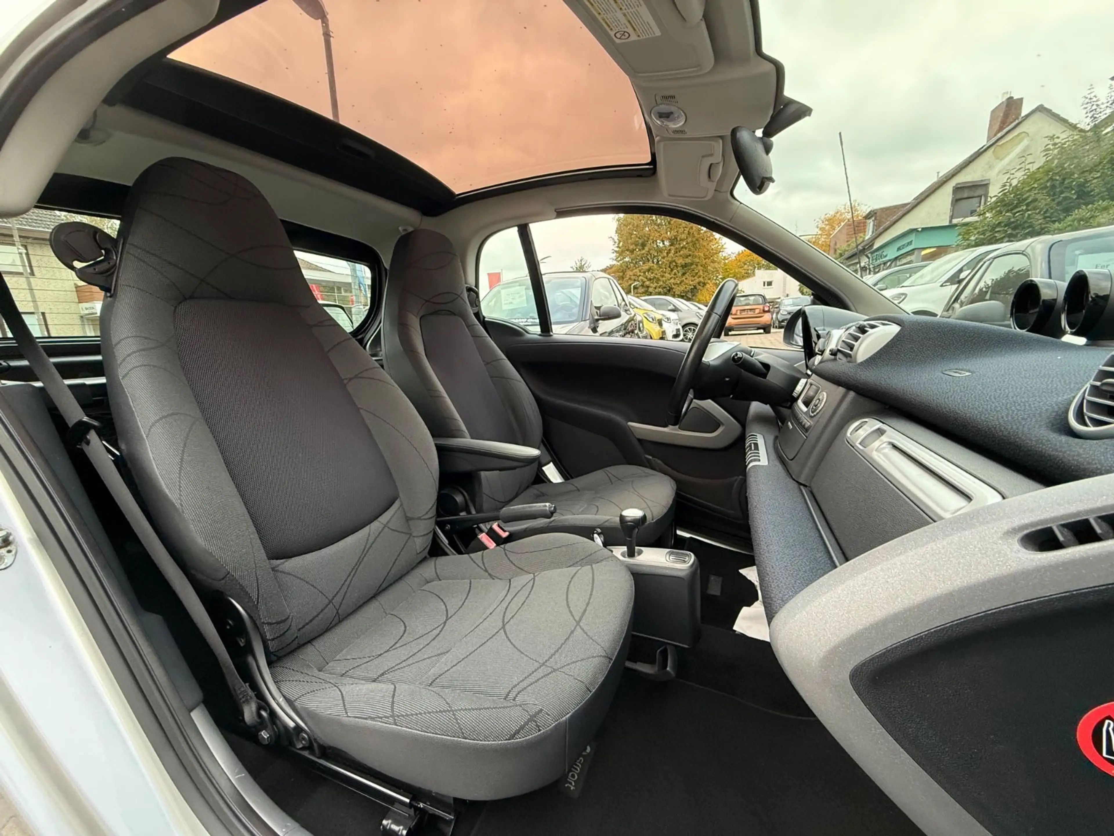 smart forTwo AUTOMATIK*PANO*SERVO*84PS*KLIMA*ALLWETTER — photo 15