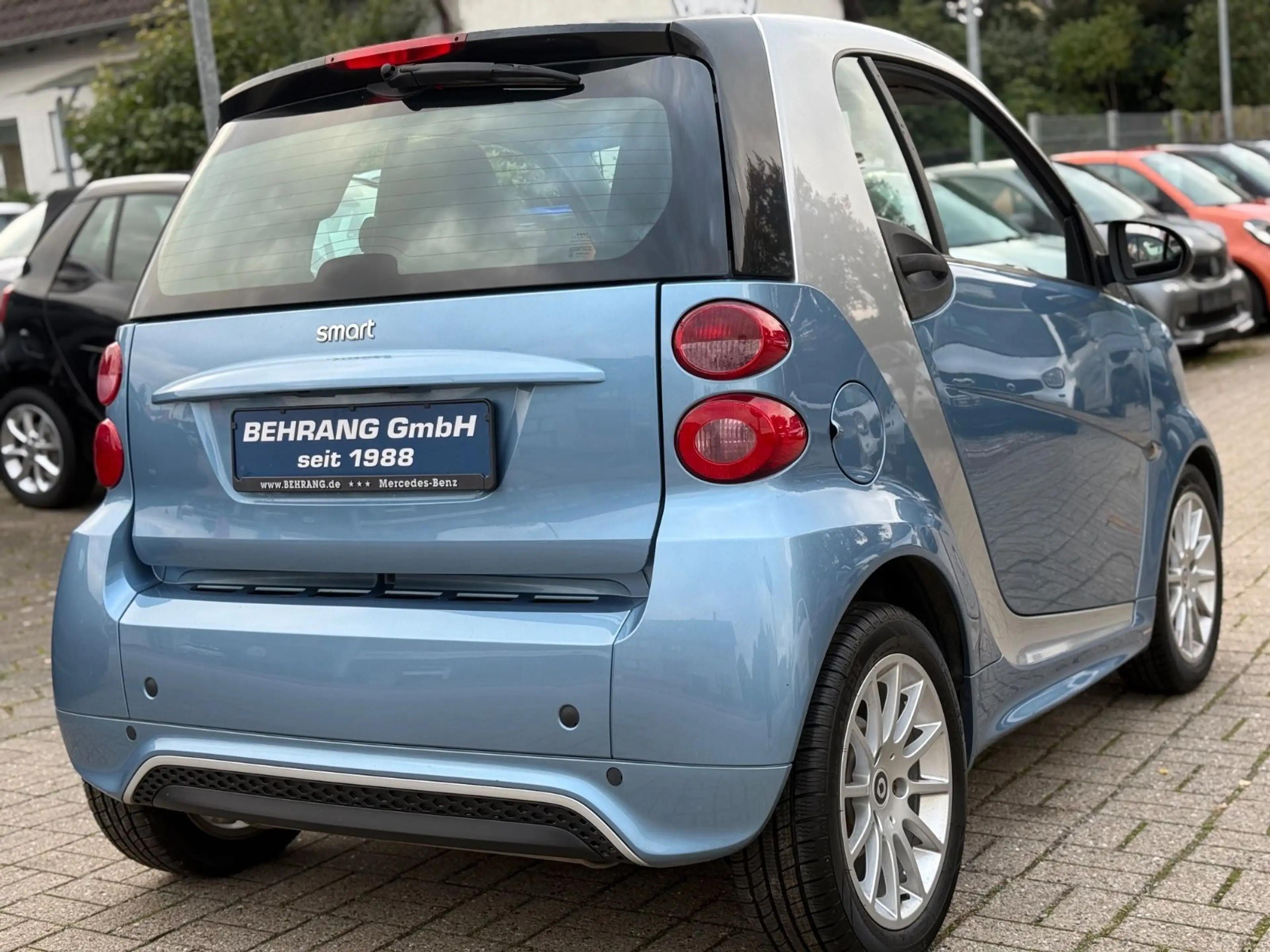 smart forTwo AUTOMATIK*PANO*SERVO*84PS*KLIMA*ALLWETTER — photo 4