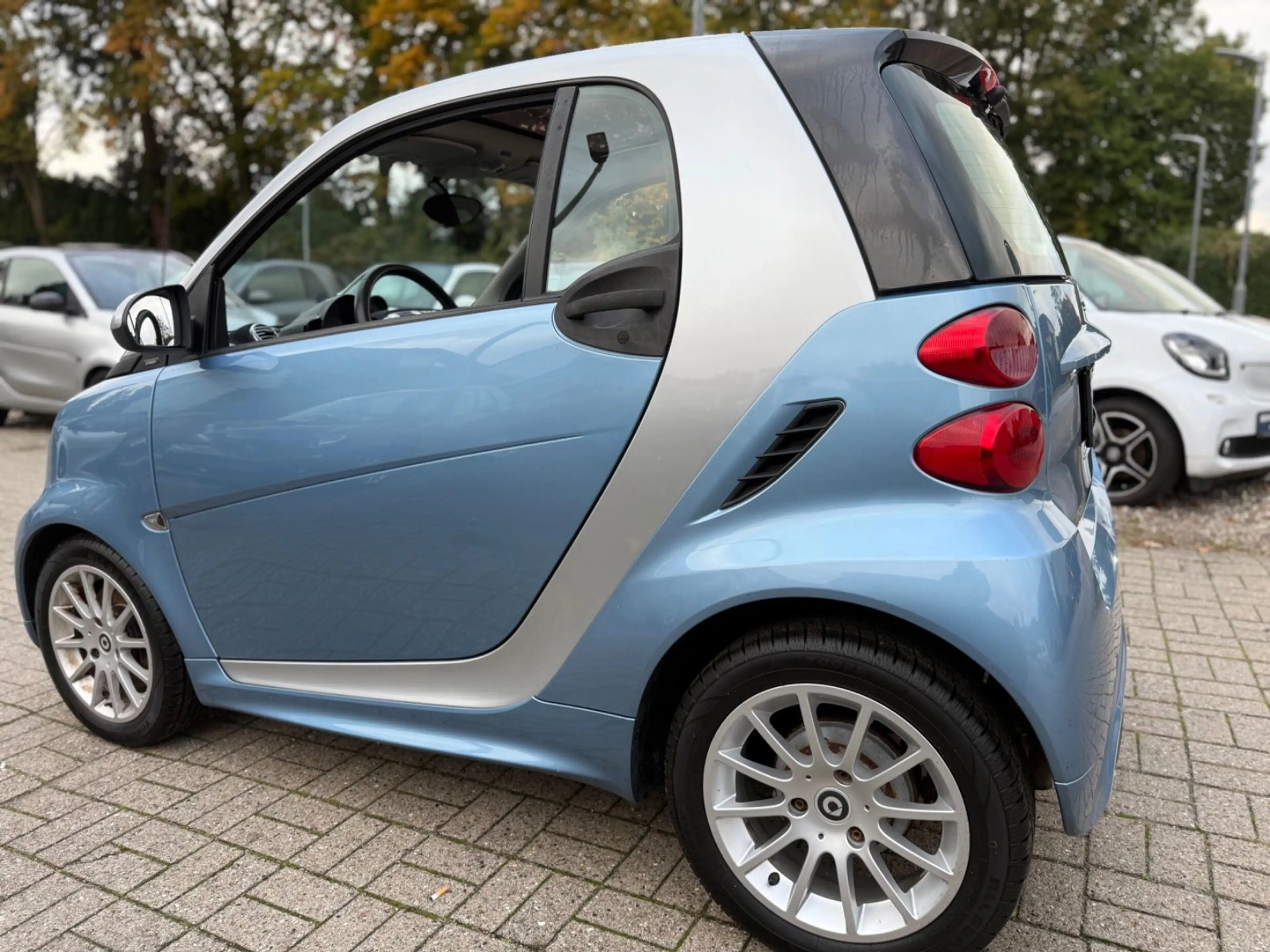 smart forTwo AUTOMATIK*PANO*SERVO*84PS*KLIMA*ALLWETTER — photo 8