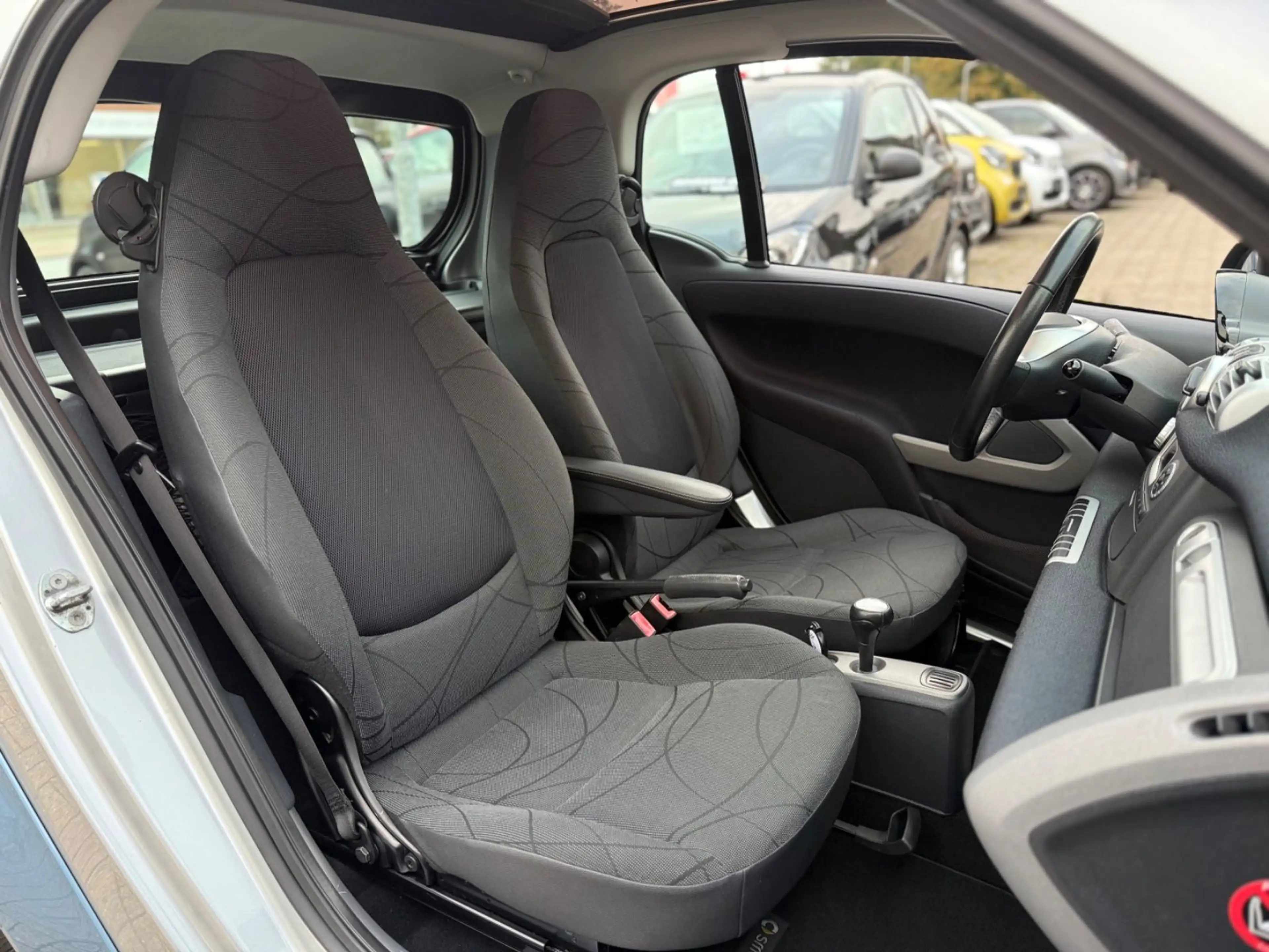 smart forTwo AUTOMATIK*PANO*SERVO*84PS*KLIMA*ALLWETTER — photo 14
