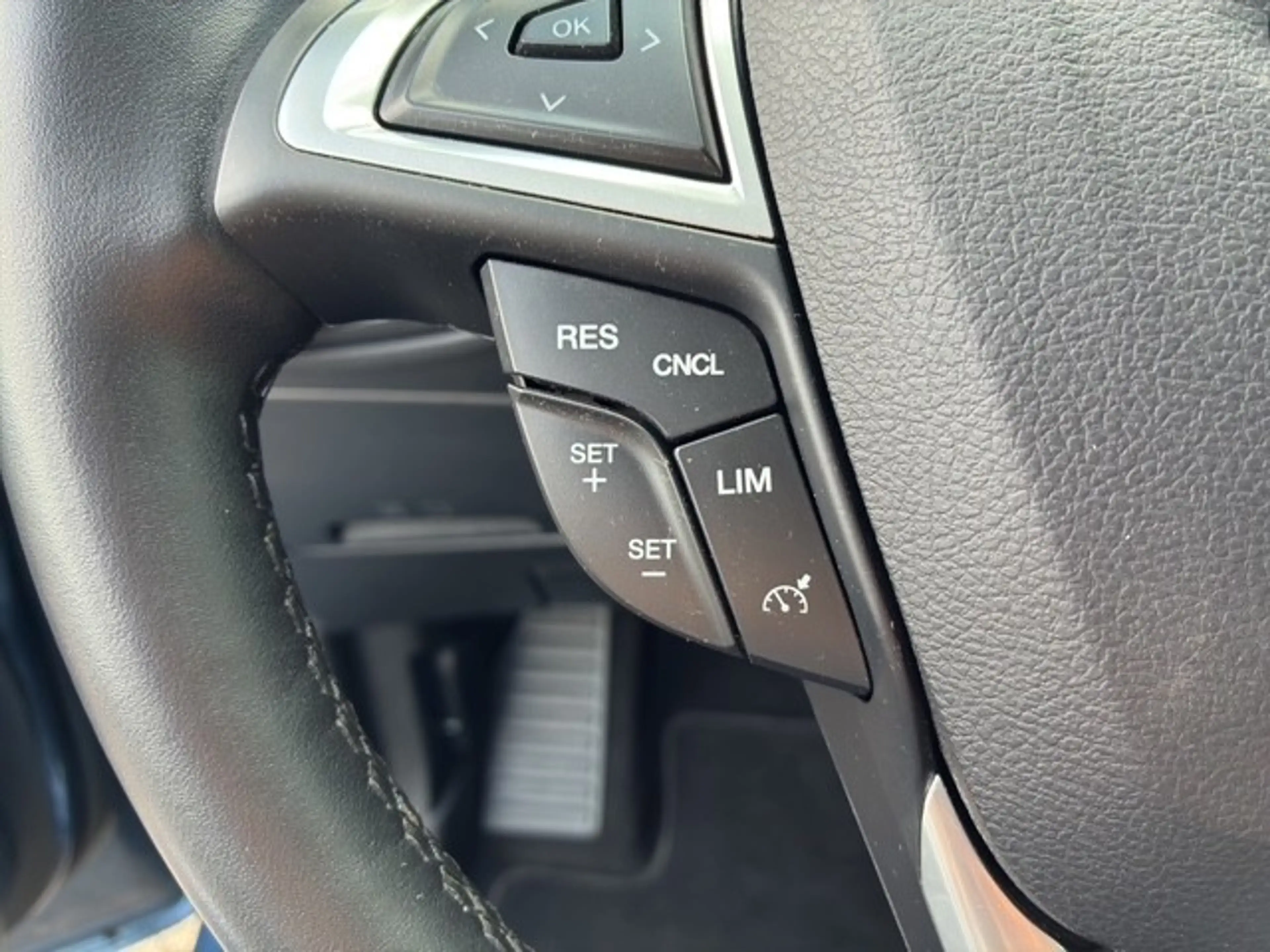 Ford S-Max 2.5 Duratec FHEV Edition — photo 10