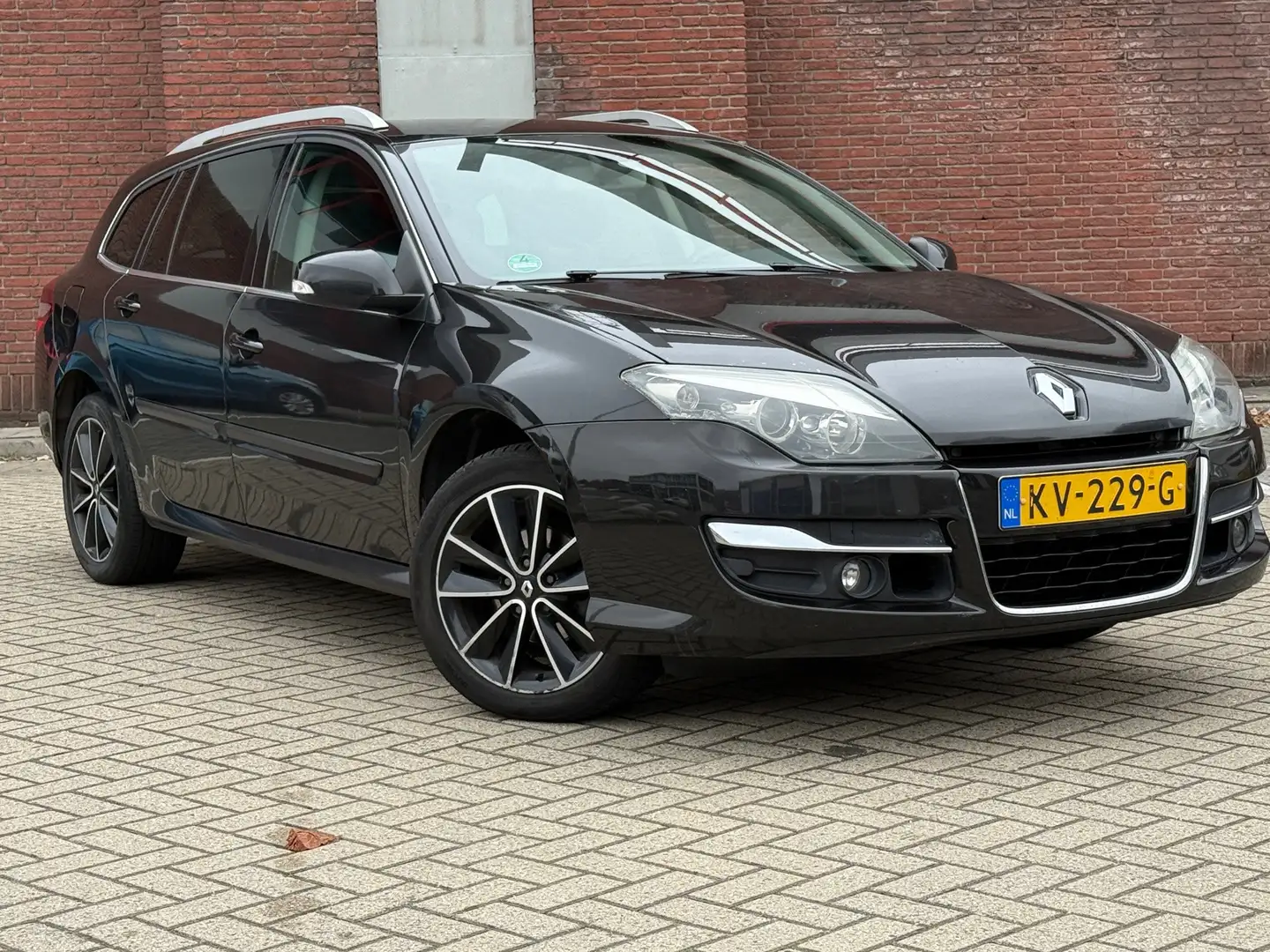 Renault Laguna Estate 1.5 dCi BOSE|LEER|NAVI|CLIMA|TREKHAAK Zwart - 1