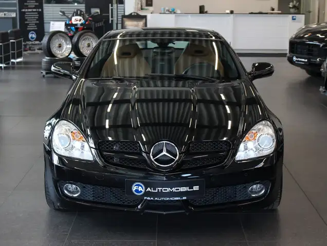 Mercedes-Benz SLK view 3