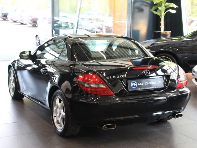 Mercedes-Benz SLK view 4