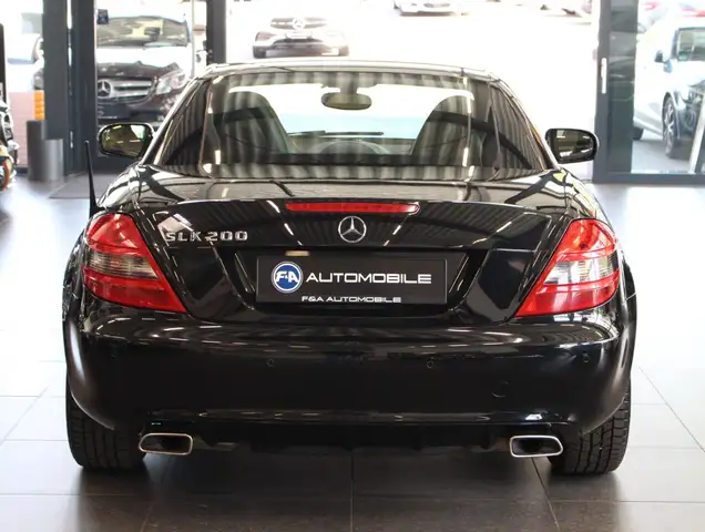 Mercedes-Benz SLK view 6