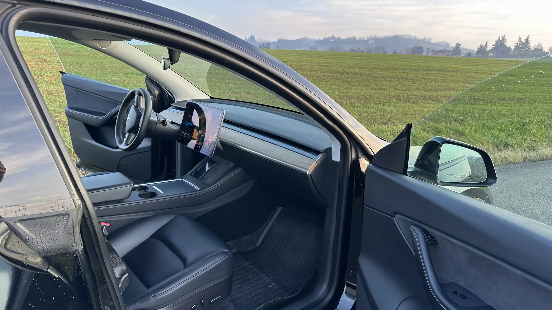 Tesla Model Y LONG RANGE DUAL MOTOR - 2