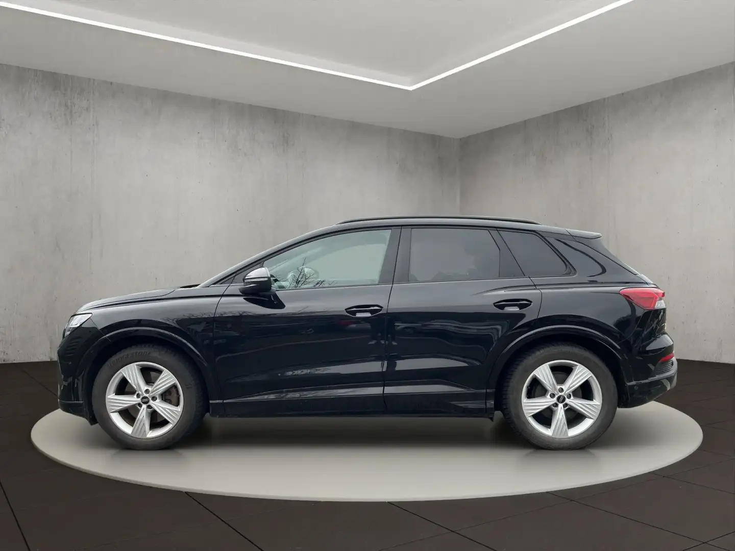 Audi Q4 e-tron 45 quattro 195 kW Schwarz - 2