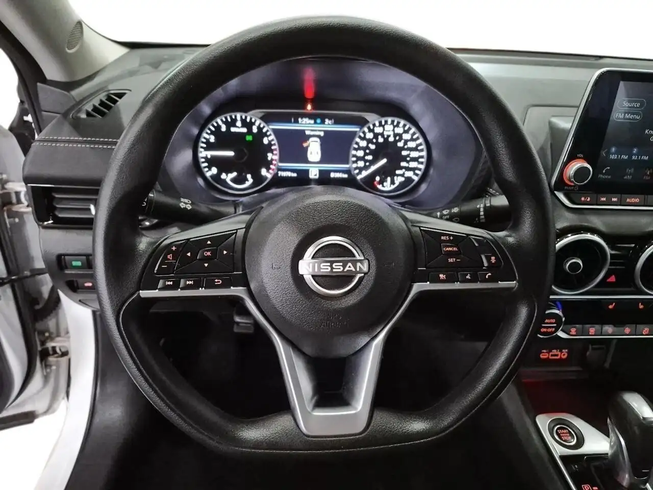 Nissan Sentra снимка Nissan Sentra