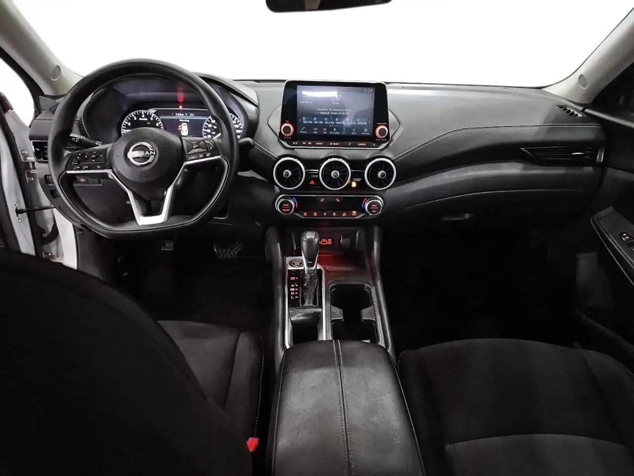 Nissan Sentra снимка Nissan Sentra