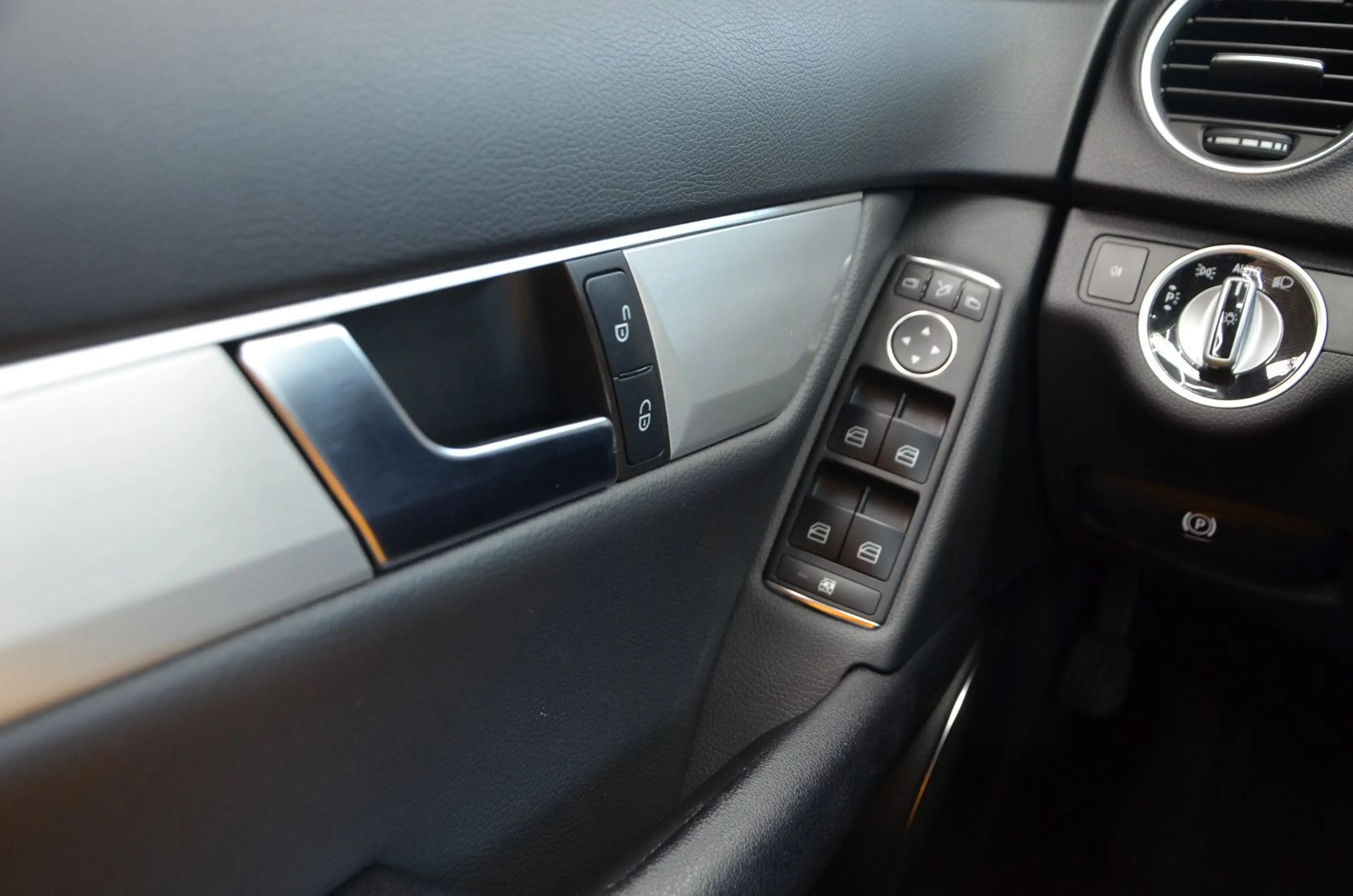 Mercedes-Benz C 180 T BlueEfficiency *AUTOMATIK*ILS*NAVI*SITZH — photo 11