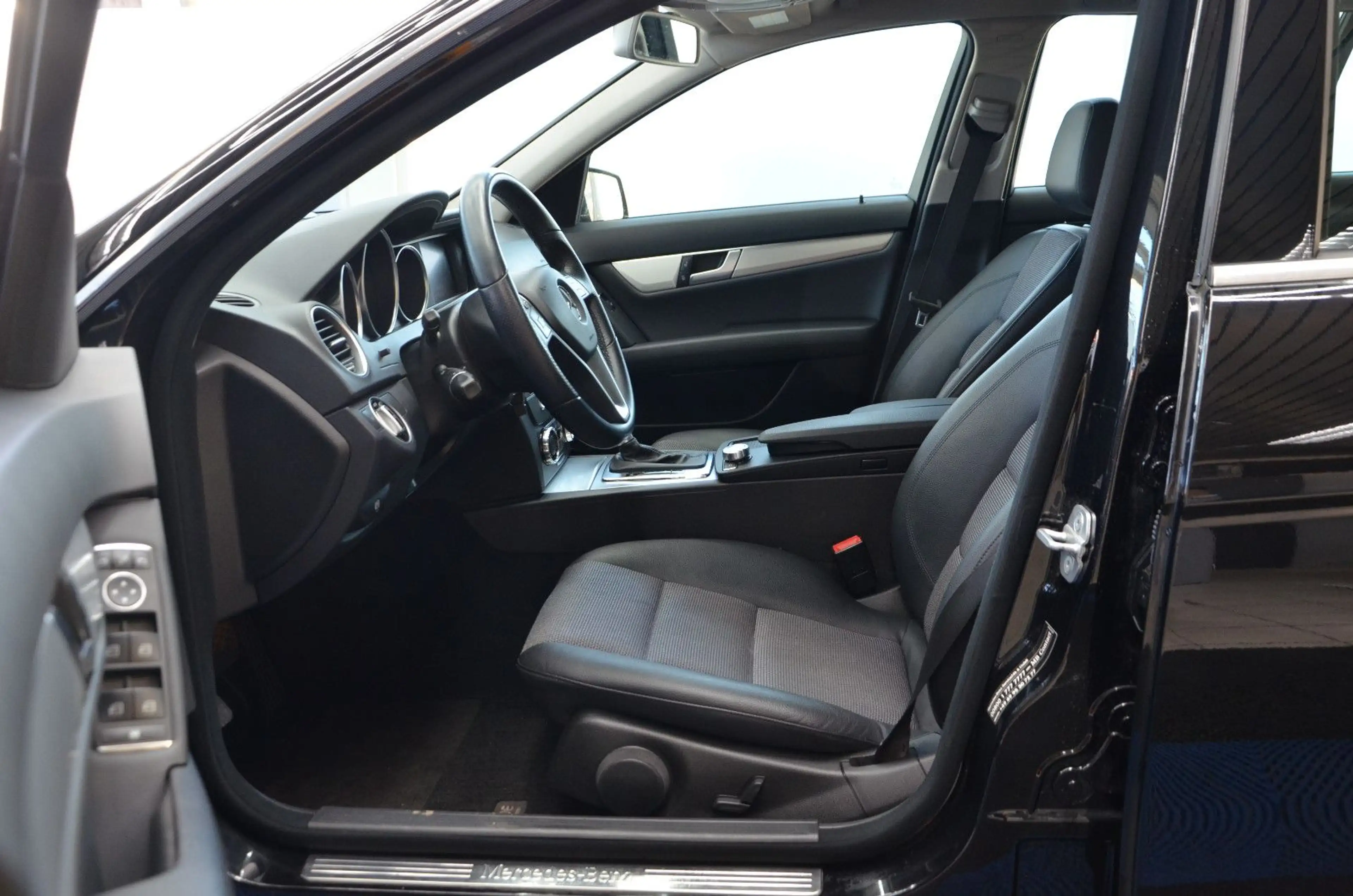 Mercedes-Benz C 180 T BlueEfficiency *AUTOMATIK*ILS*NAVI*SITZH — photo 8
