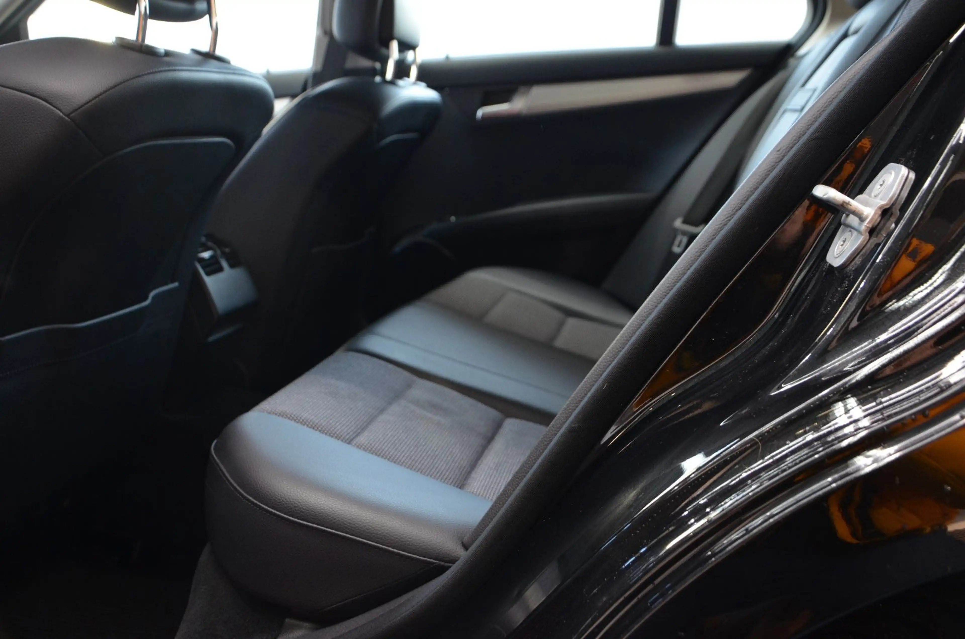 Mercedes-Benz C 180 T BlueEfficiency *AUTOMATIK*ILS*NAVI*SITZH — photo 14