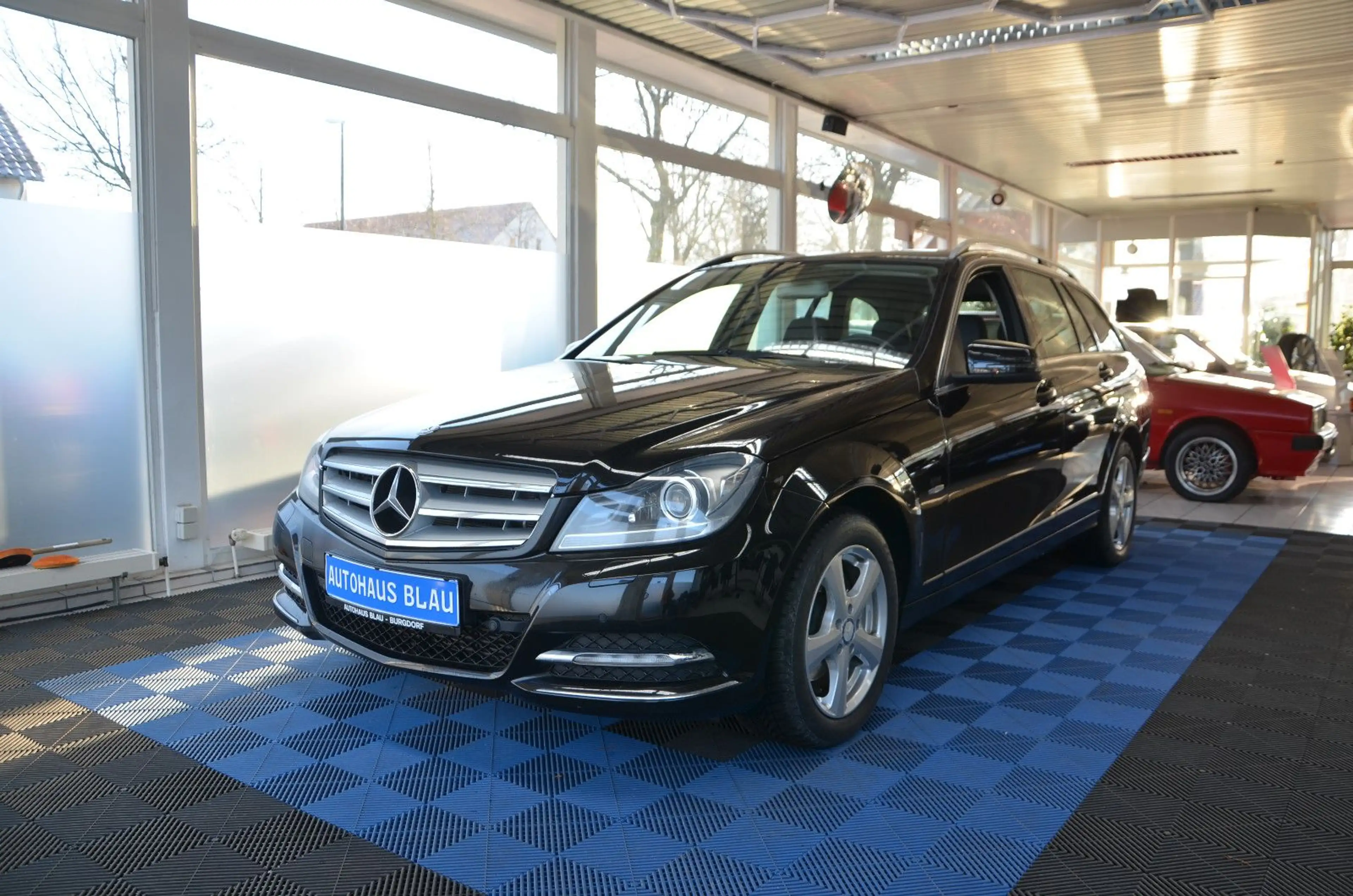 Mercedes-Benz C 180 T BlueEfficiency *AUTOMATIK*ILS*NAVI*SITZH