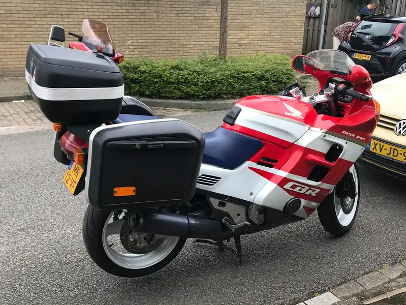 Honda CBR 1000 - foto 2