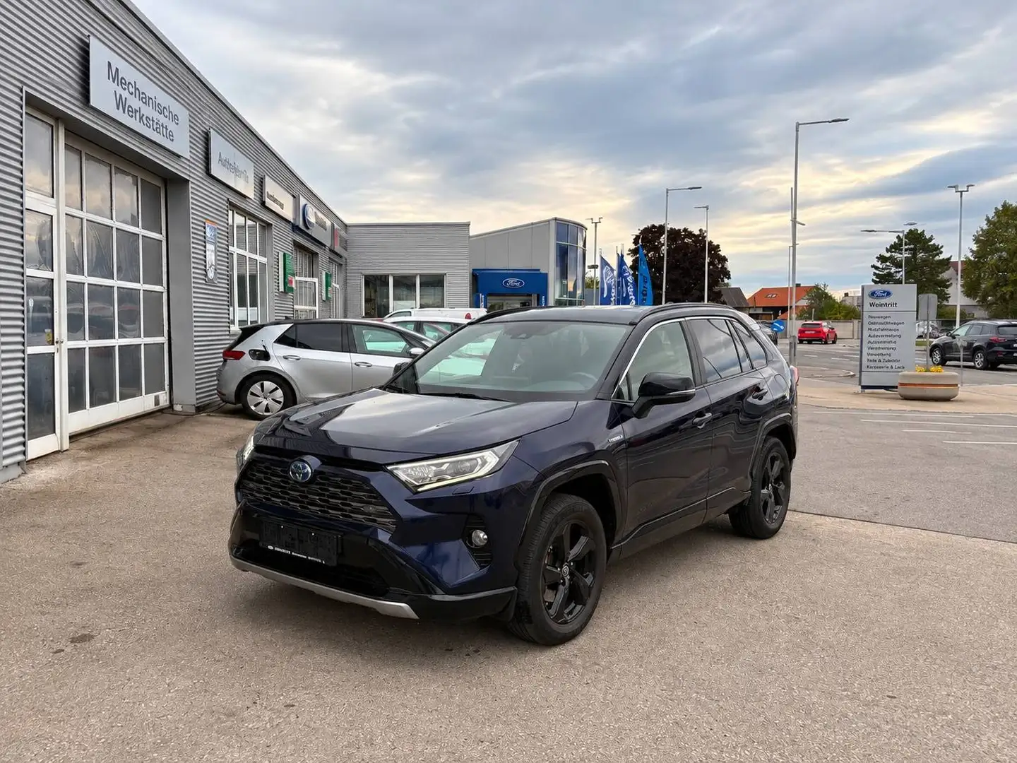 Toyota RAV4 Hybrid 4x2 Basis Blau - 1