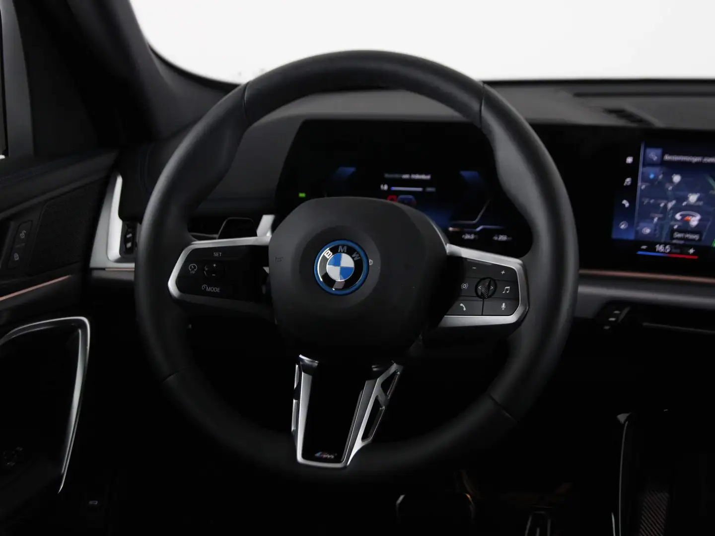 BMW iX1 xDrive30 Launch Edition 67 kWh Negro - 2