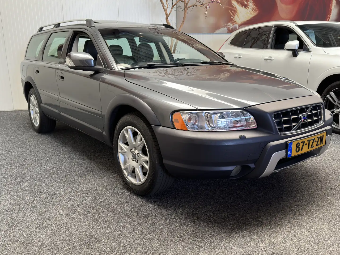 Volvo XC70 2.4 D5 YOUNGTIMER ! CRUISE CONTROL CLIMATE CONTROL Gris - 2