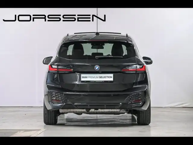 BMW 2 Series view 4