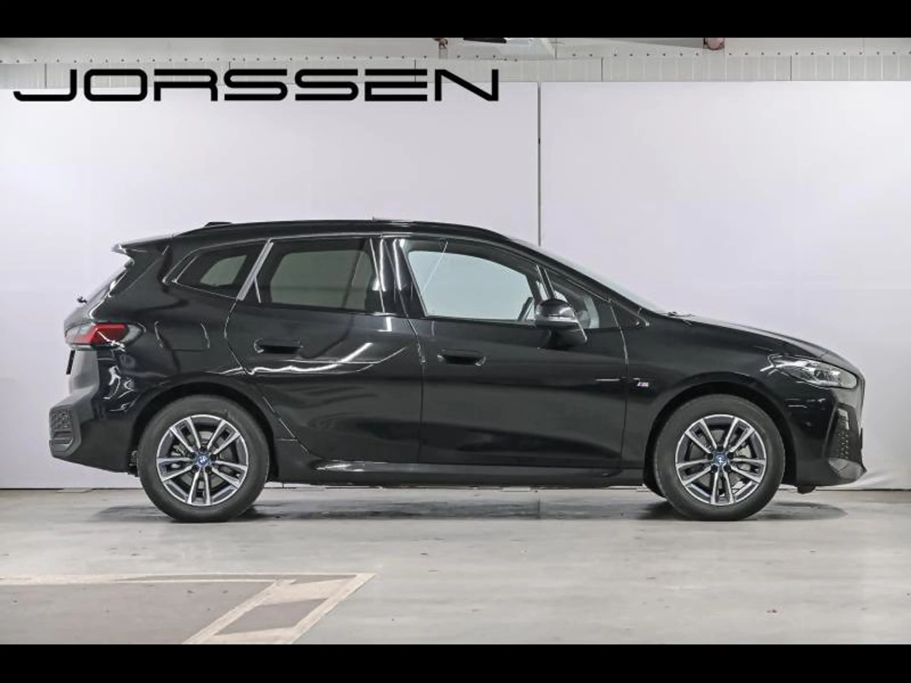 BMW 225 xDrive Active Tourer — photo 3