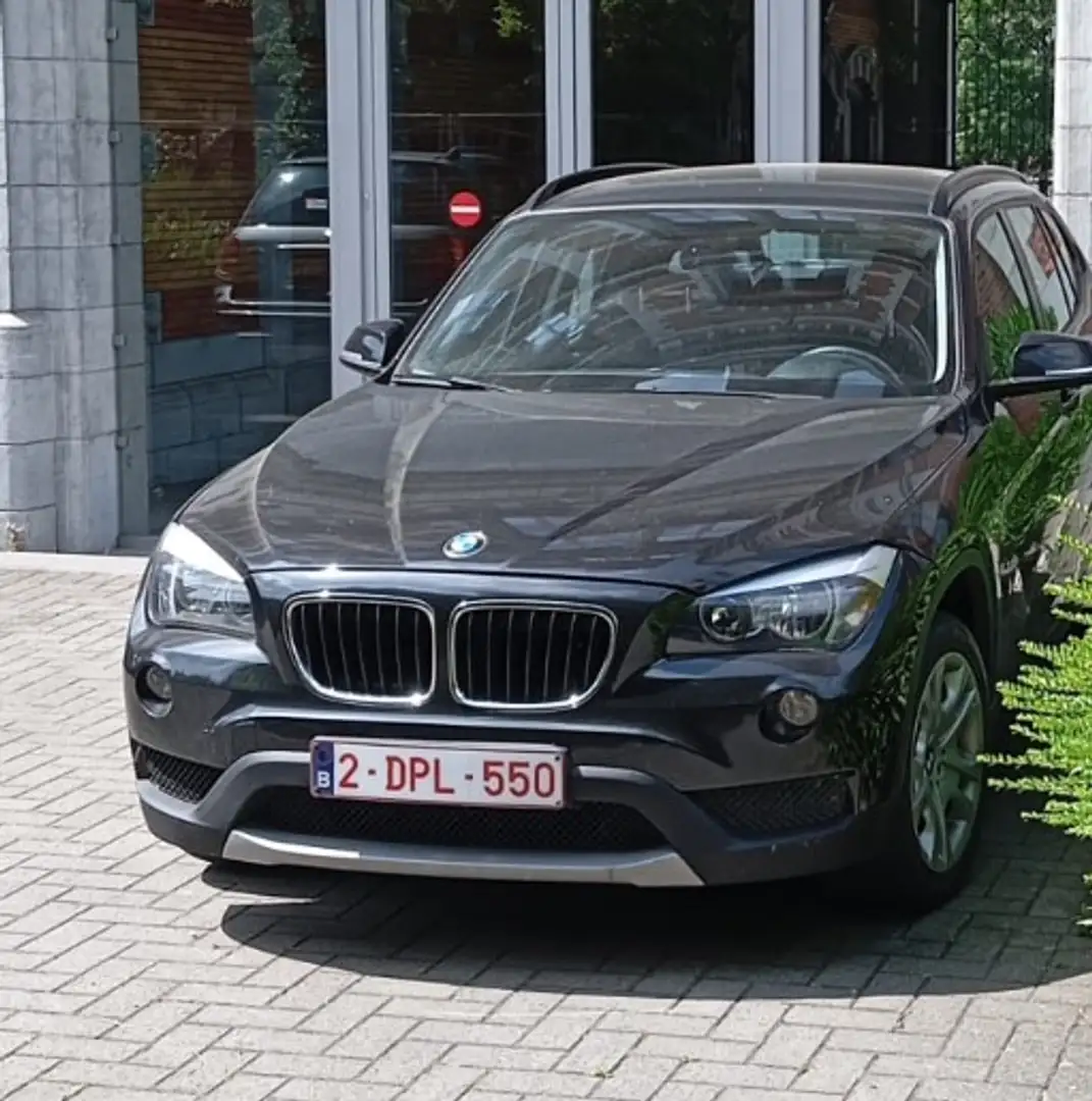 BMW X1 sDrive18i Noir - 1