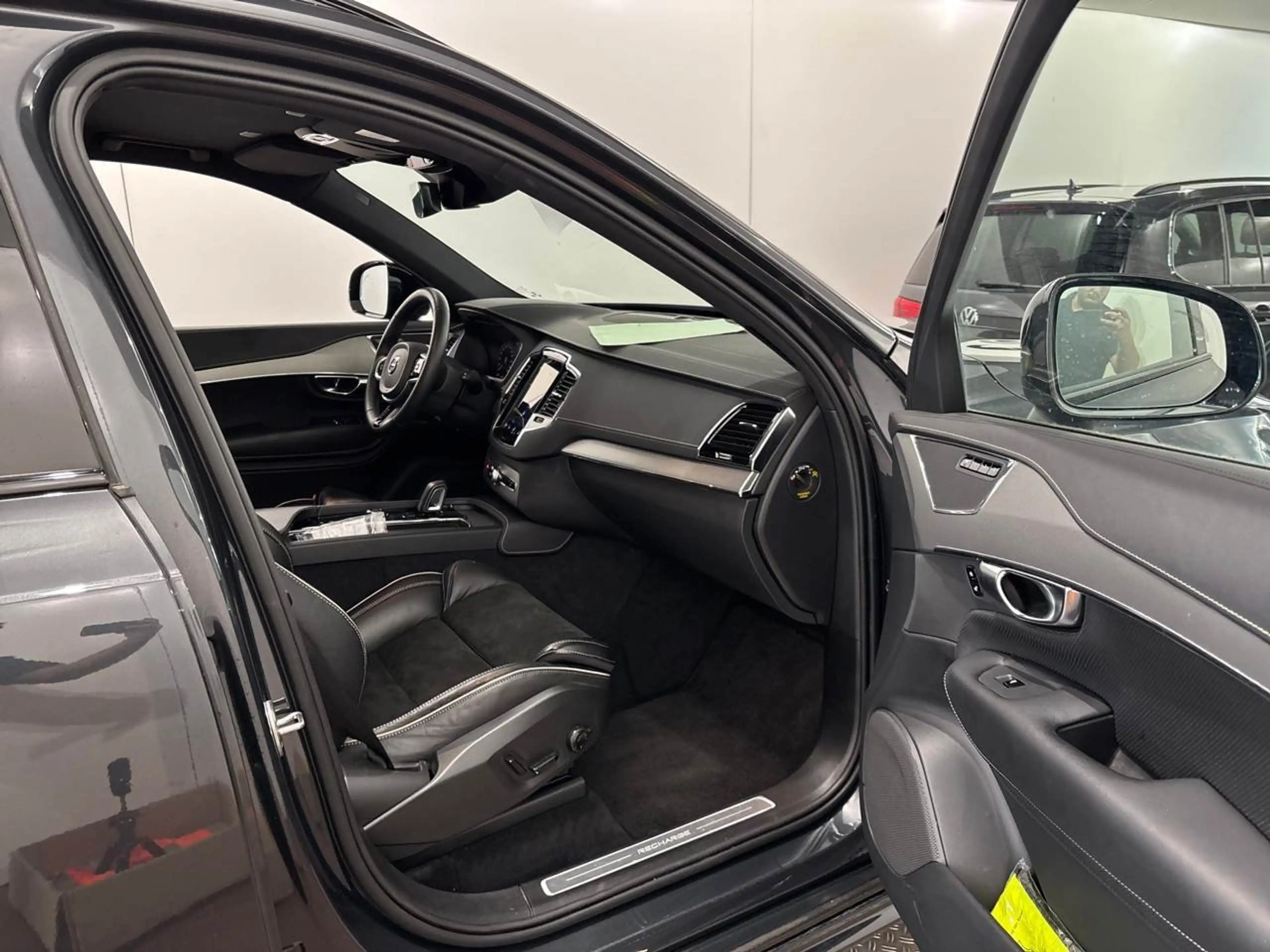 Volvo XC90 XC 90 T8 AWD R-Design Edition Plug-In — photo 9