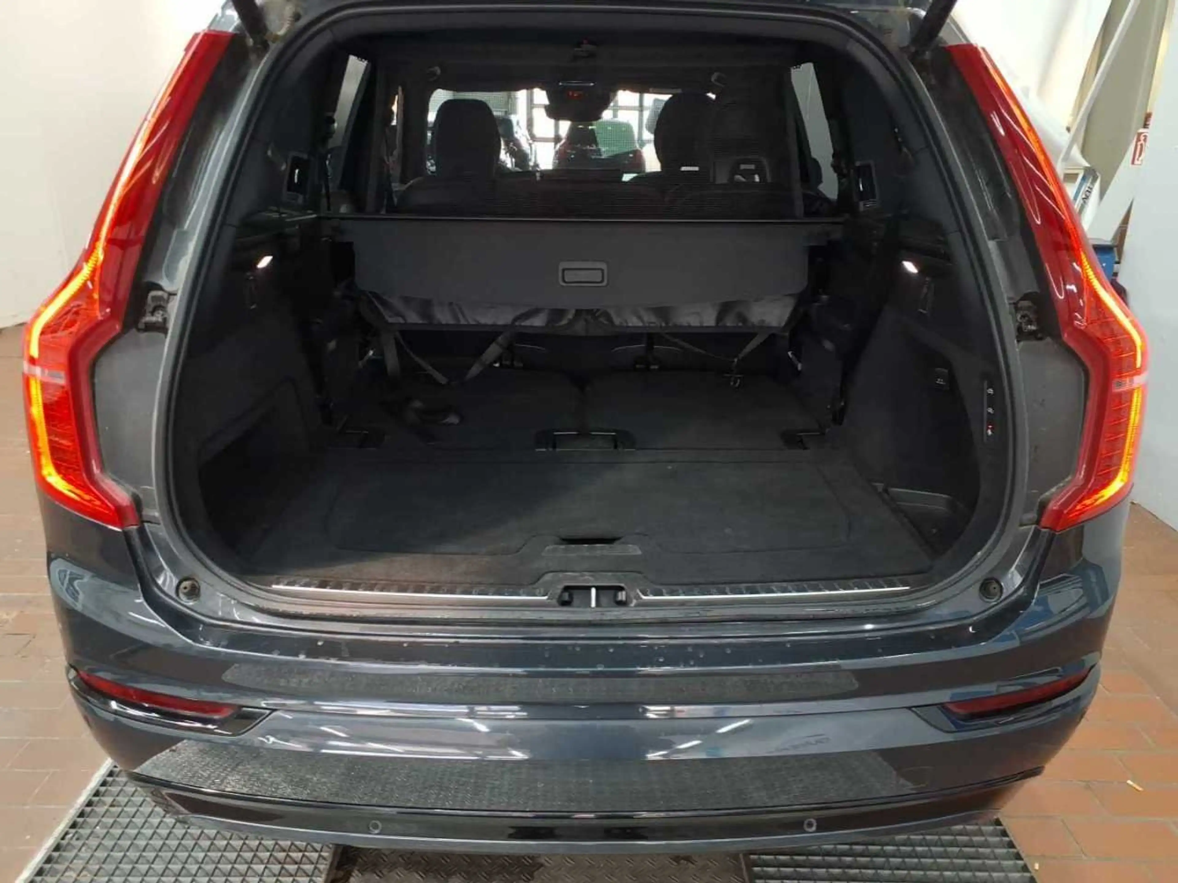 Volvo XC90 XC 90 T8 AWD R-Design Edition Plug-In — photo 13