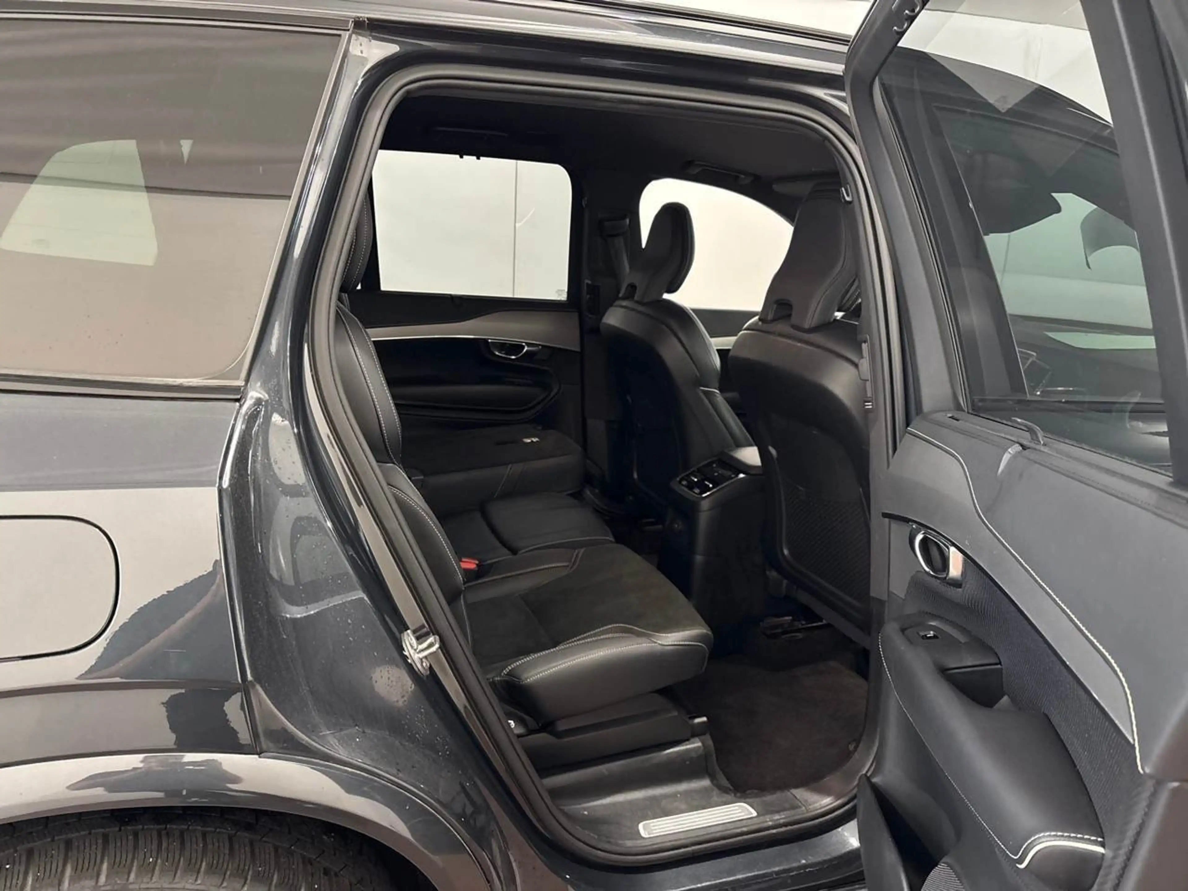Volvo XC90 XC 90 T8 AWD R-Design Edition Plug-In — photo 11
