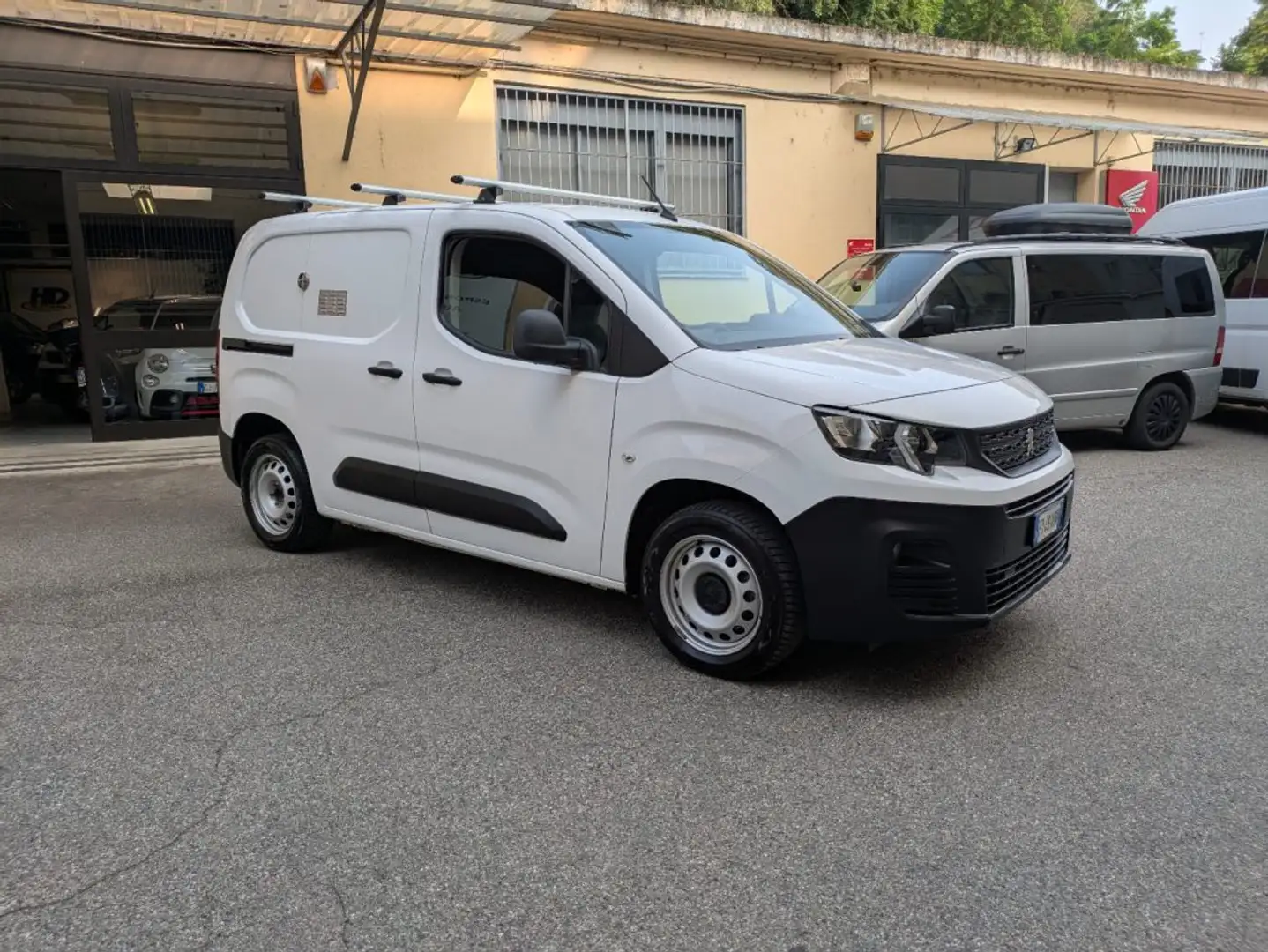 Peugeot Partner BlueHDi 130  PC 3posti Premium EURO 6dTEMP Weiß - 2