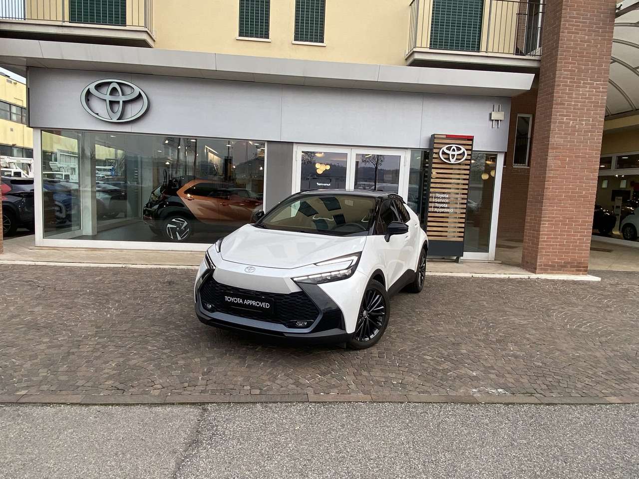 Toyota C-HR 1.8 HV E-CVT Lounge MY24