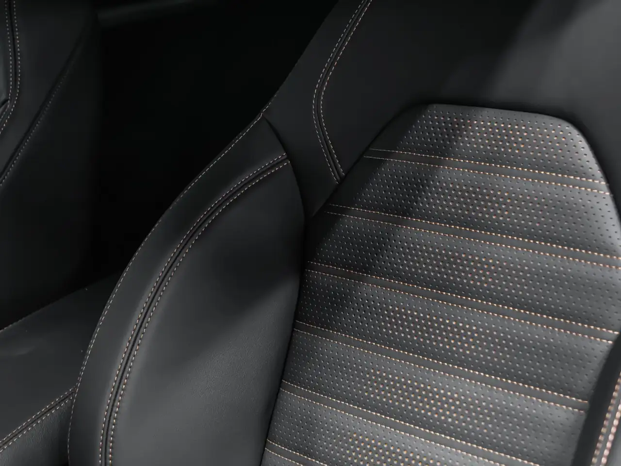 Alfa Romeo Stelvio снимка Alfa Romeo Stelvio