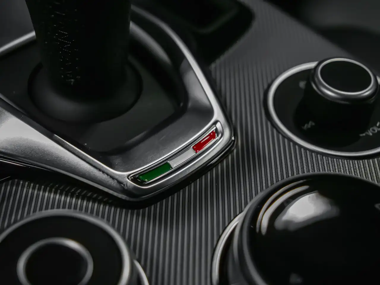 Alfa Romeo Stelvio снимка Alfa Romeo Stelvio